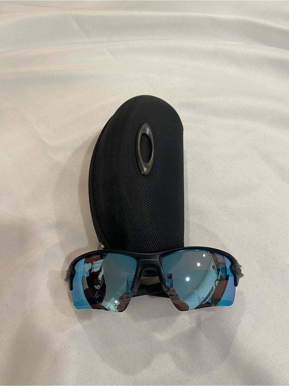 Men’s Oakley Black Frame Flak Sunglasses with Blue Mirrored Lenses